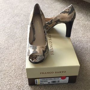 NEW Franco Sarto Leather pumps open toe